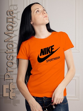 Женская футболка Nike Sportwear
